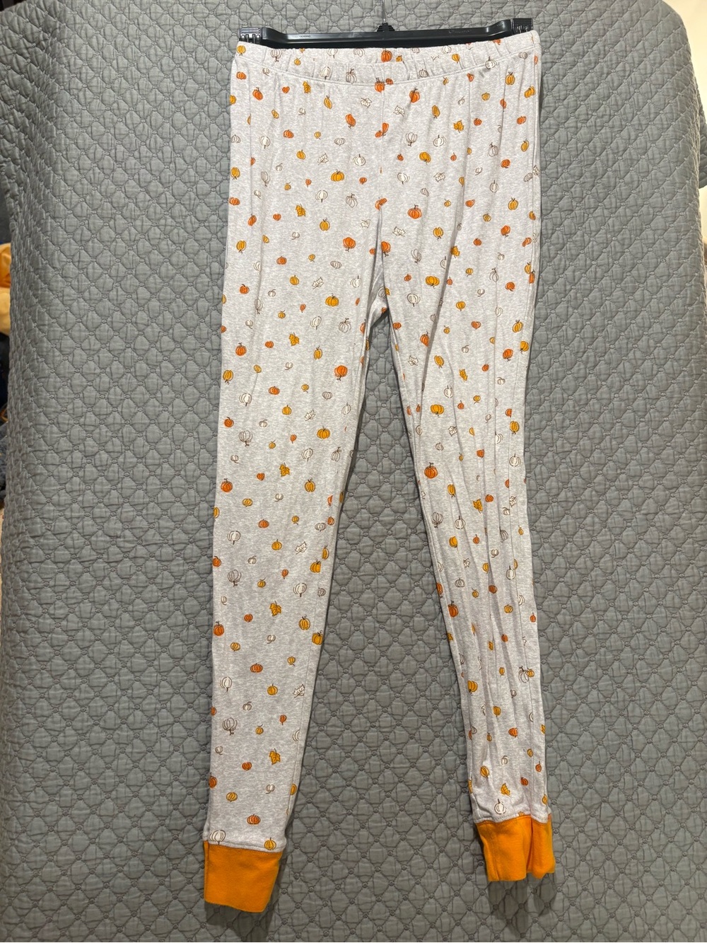 LC Lauren Conrad Light Gray Leggings with Orange Pumpkin Accent